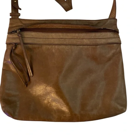 HOBO Vintage Leather Shoulder Bag with Adjustable Strap - Picture 6 of 13